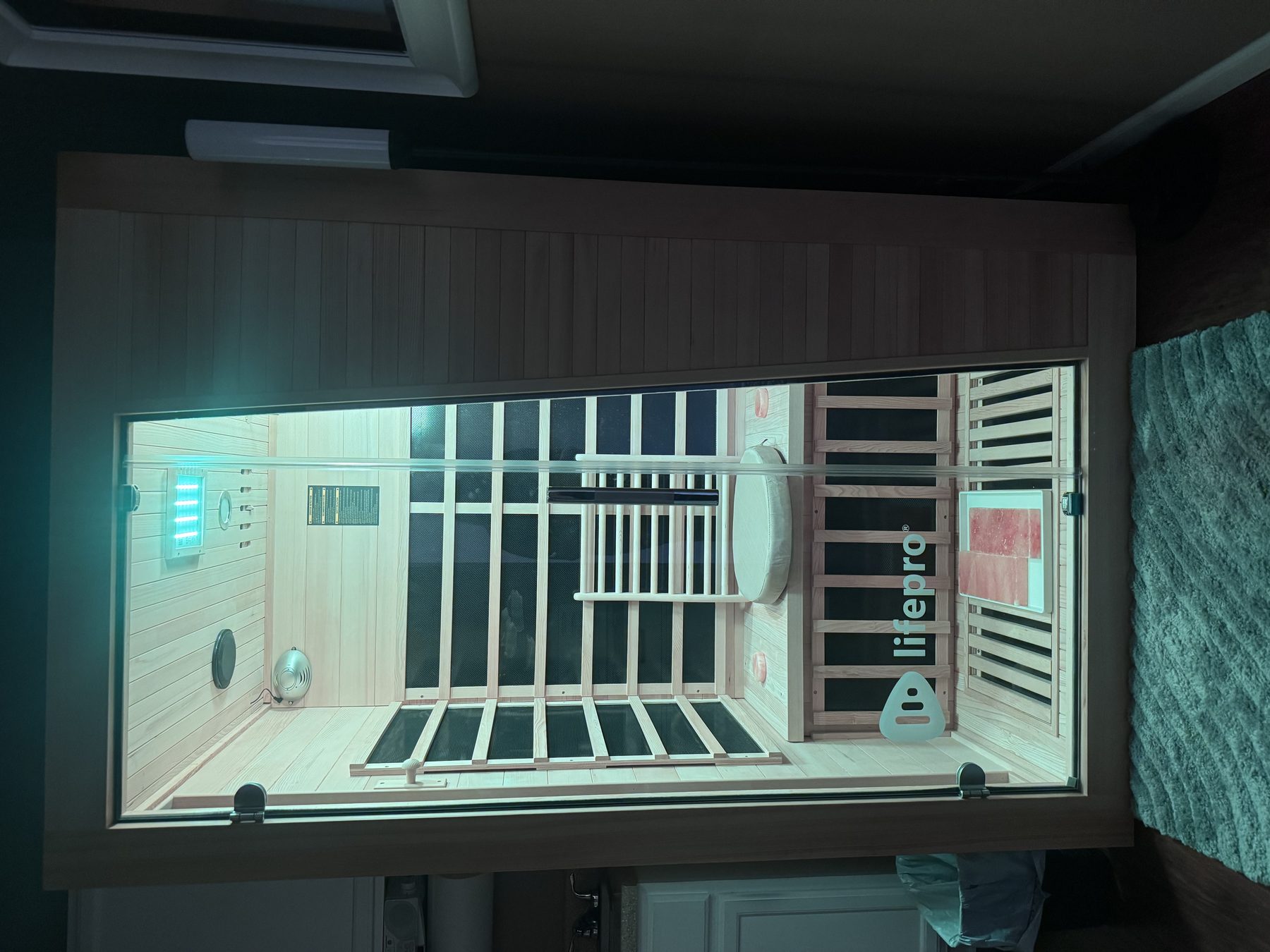 Jacobsen's infrared sauna in Cyan L07 mode